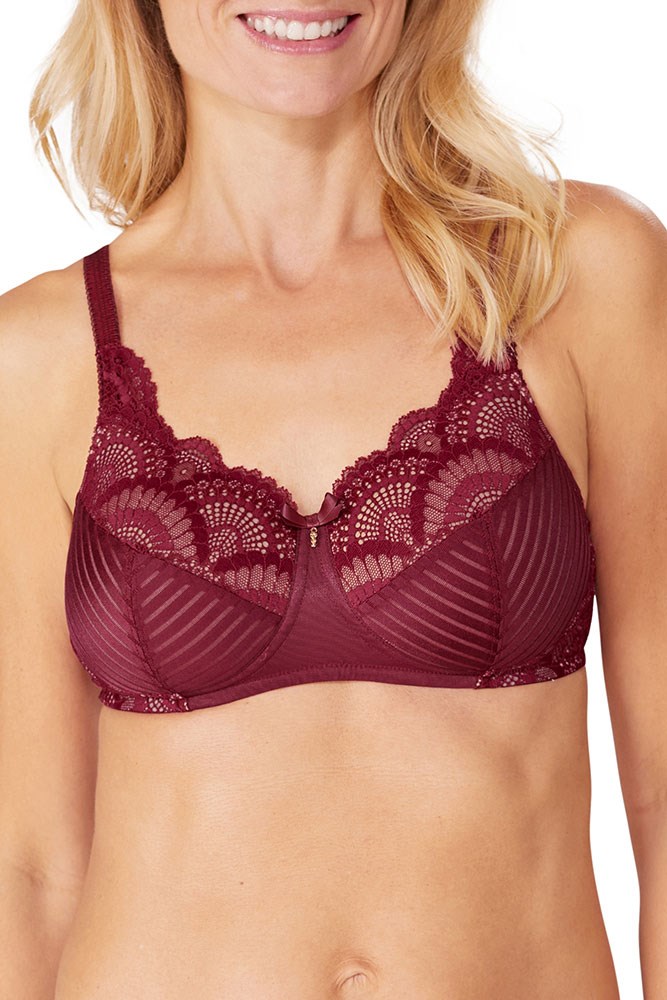 45024 Amoena karoline